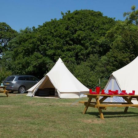 Herston Caravan & Camping Суонидж Екстериор снимка